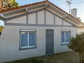 Gebäude, Eigentum, Fenster, Himmel, Haus, Holz, Die Architektur, Grundstueck, Pflanze