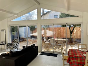 Property, Building, Shade, Couch, Wood, Flooring, Plant, Window, Living Room