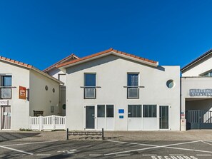 Ciel, Bâtiment, Fenêtre, Porte, Maison, Lot Terre, Asphalte, Quartier, Design Urbain