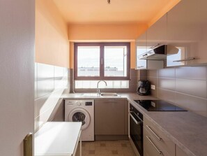 Cabinetry, Countertop, Sink, Kitchen Sink, Tap, Property, Kitchen Stove, Kitchen, Plumbing Fixture, Building
