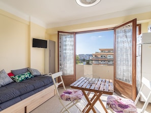 Appartement, Design Intérieur, Meubles, Sol, Balcon, Condominium, Chaise, Tache De Bois, Conception, Daylighting