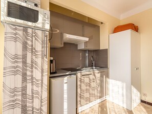 Holz, Interior Design, Fussboden, Flooring, Major Appliance, Möbel, Zimmer, Cabinetry, Wohnung, Küche