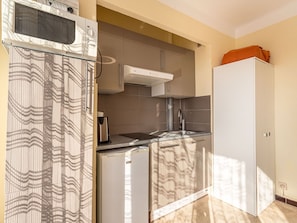 Bois, Design Intérieur, Sol, Sol, Principaux Appliance, Meubles, Pièce, Cabinetry, Appartement, Cuisine