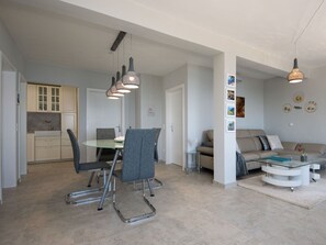 Propriété, Meubles, Table, Bâtiment, Design Intérieur, Bois, Sol, Salon, Lampe