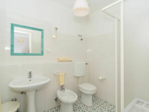 Spiegel, Eigentum, Armatur, Sinken, Lila, Badezimmer, Bad Sink, Zapfhahn, Beleuchtung, Interior Design
