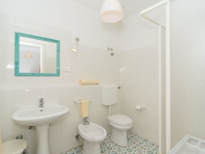 Mirror, Property, Plumbing Fixture, Sink, Purple, Bathroom, Bathroom Sink, Tap, Lighting, Interior Design