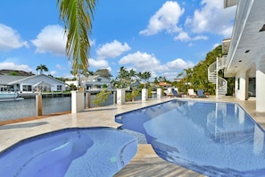 Oversize, heated pool with spa pool (not a hot tub)