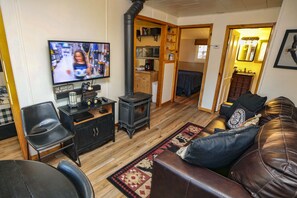 Living Room with Clean, Modern Amenities