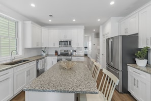 Amazing kitchen with countertop seating