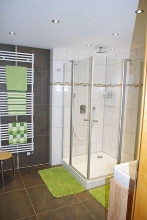 Ferienwohnung Nr. 3, bis 4 Personen, 70 qm, 2 Schlafzimmer, eigene Terrasse