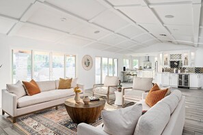 Spacious living room & kitchen - made for entertaining family & loved ones!