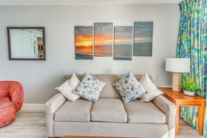 Living Room | Full Murphy Bed | Full Sleeper Sofa | Central A/C