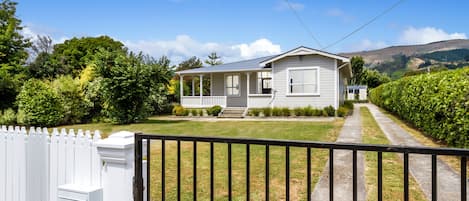Corokia Villa - Richmond, Tasman Holiday Home
