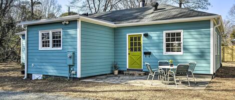 Carrboro Vacation Rental | 3BR | 1BA | Stairs Required | 1,050 Sq Ft
