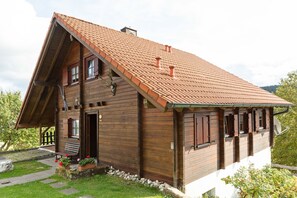 Stugans exteriör [sommar]