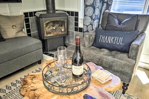 Living Room | Smart TV | Fireplace