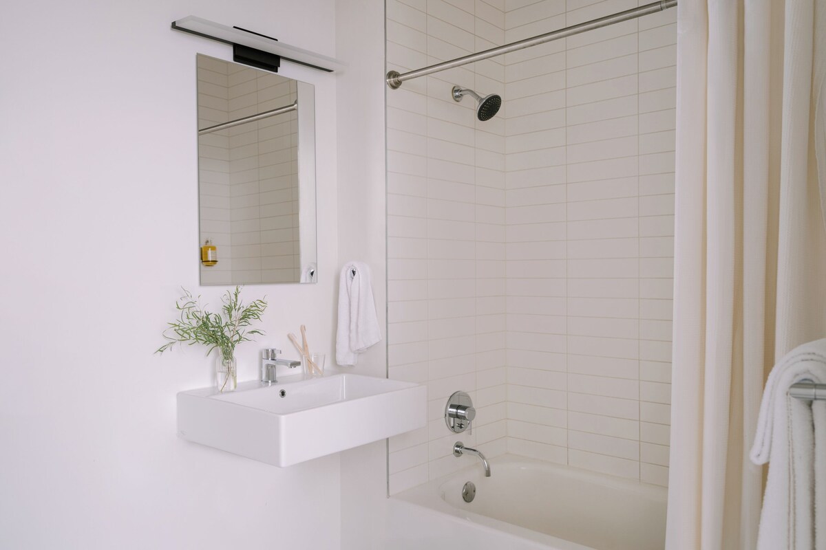 Sonder Court Square | Two-Bedroom Apartment w/ City View