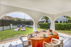 Ground Floor Apartment in Platja Gran de Pals. 6 people.Private Garden.PALS.