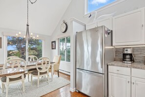 Large open kitchen - Kitchen to dining room and outdoor deck