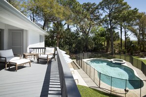 Koi Cottage | Balcony overlooking Private Pool - Koi Cottage | Balcony overlooking Private Pool