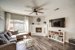 Living Room | Smart TV | Central Heating & A/C | Free WiFi