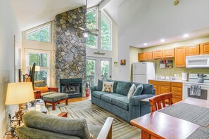 Interior | Open Floor Plan | Free WiFi