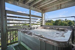 Surf-or-Sound-Realty-157-So-Right-Hot-Tub