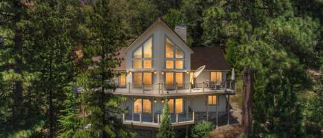 Lake Arrowhead Vacation Rental | 4BR | 2.5BA | 2,572 Sq Ft | Stairs Required