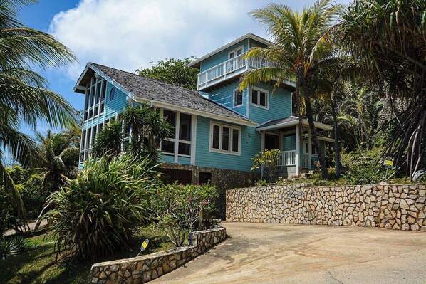 Ocean View 3-bedroom home in West Bay