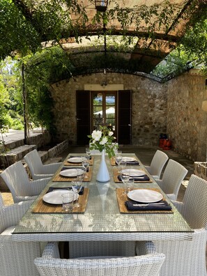 Outdoor dining