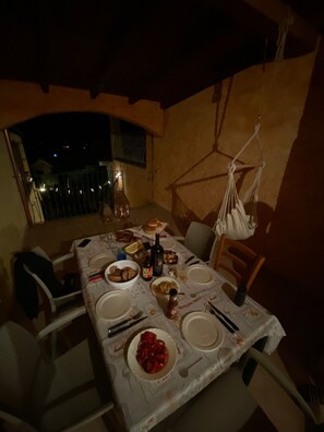 Outdoor dining