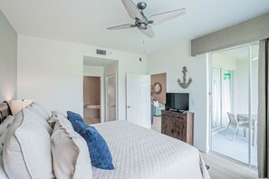 King bedroom with direct access to Lanai