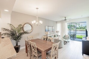 Dining Area with seating for 6