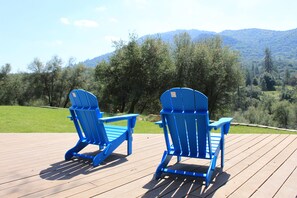 Your vacation awaits you w/ mountain view at Yosemite Riverside Retreat