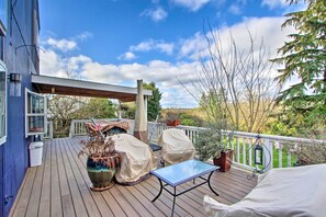 Furnished Deck | Pet Friendly w/ Fee | 1 Exterior Security Camera