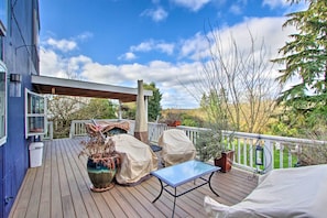 Furnished Deck | Pet Friendly w/ Fee | 1 Exterior Security Camera