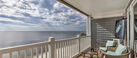 Carrabelle Vacation Rental | 2BR | 3BA | 1,489 Sq Ft | Step-Free Entry