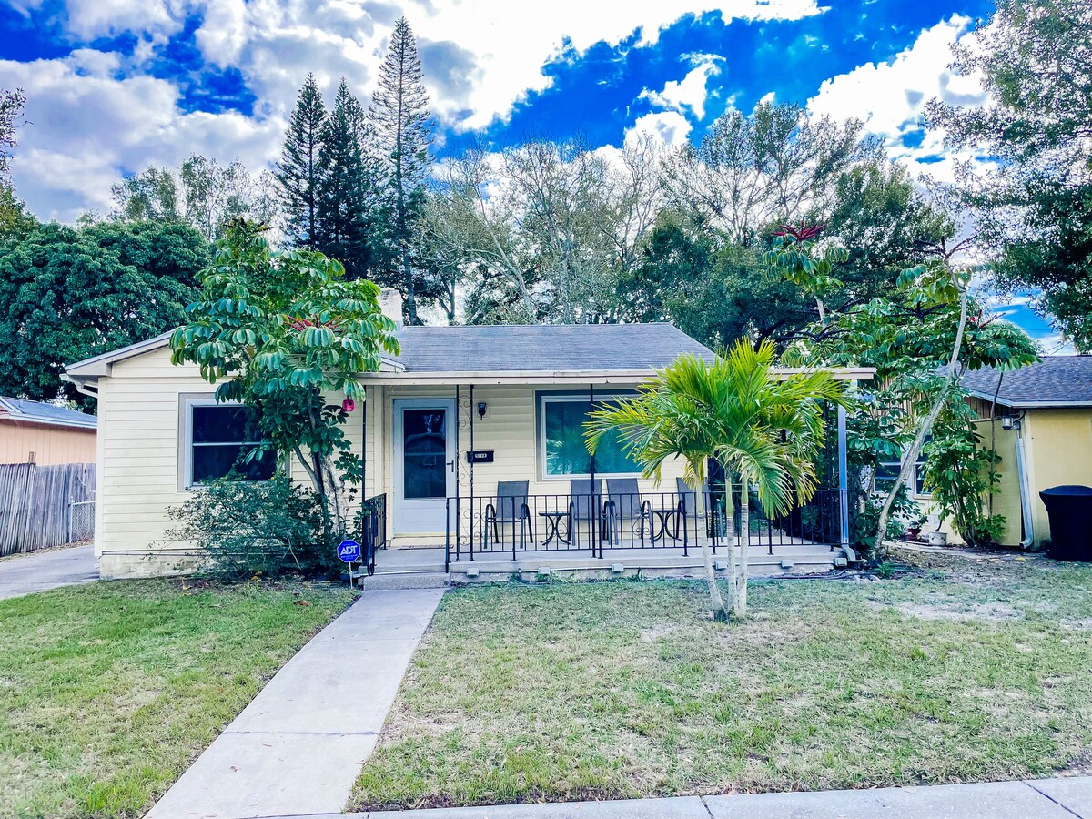 Beachy House-Home away from home