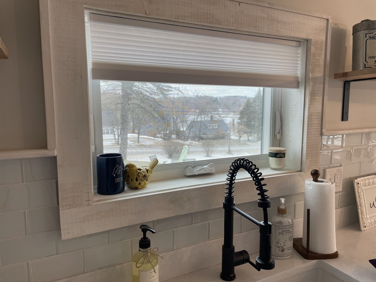 Family friendly, 2-Bedroom cottage with lakeview