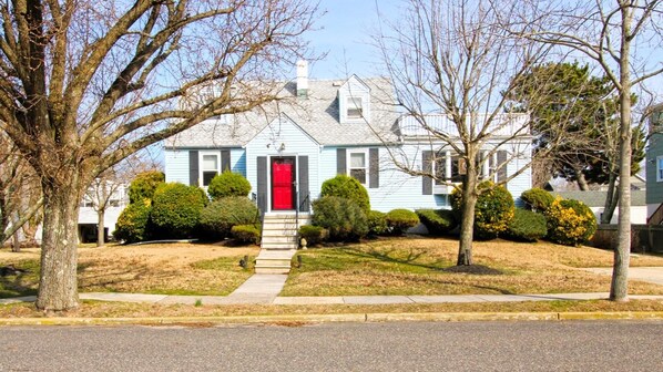 Welcome to the Cottage on 211 Jefferson Street!