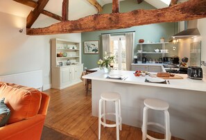 A Groom's View, Herefordshire: Open-plan kitchen, dining area and sitting area