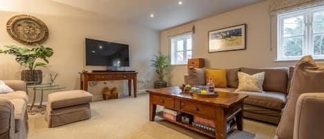 Blue Sky, Wells-next-the-Sea: A comfortable first floor sitting room