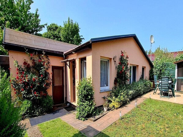 Außenseite Ferienhaus [Sommer]