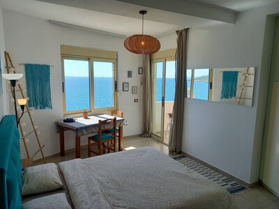 Beautiful beachfront apartment on the beach with sea views and 2 balconies