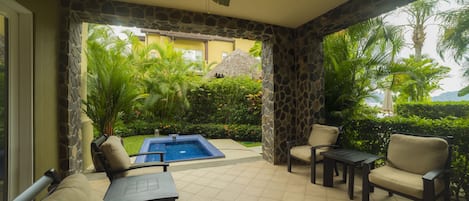 Private terrace & Plunge Pool