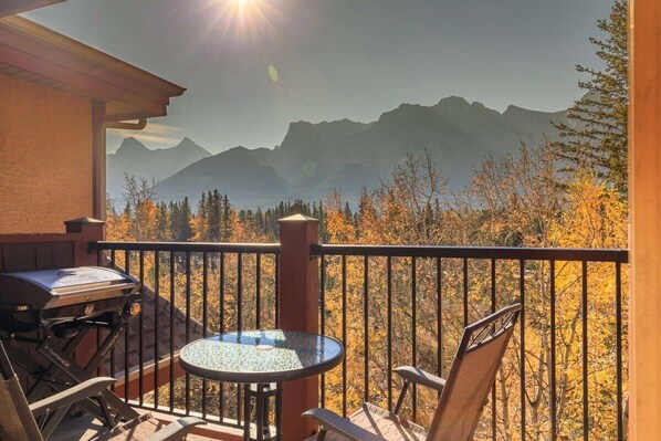 Stunning 180° views from this delightful deck!