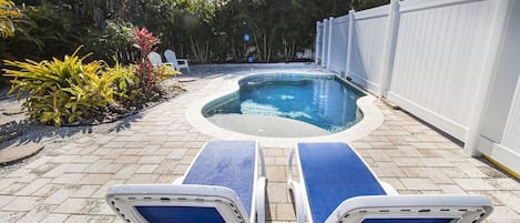 Aquaville B by AMI Locals