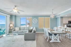 Spacious Oceanfront Lounge