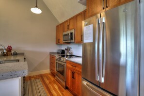 Fully equipped kitchen, with dishwasher