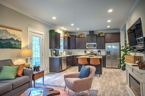 Living Area & Breakfast Bar